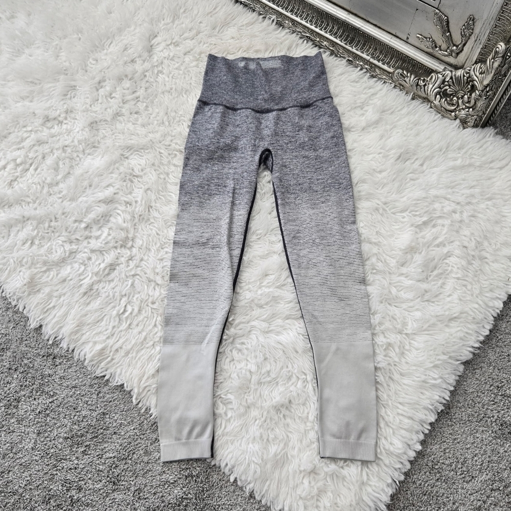 Victoria's Secret Victoria Sport Leggings. Size small. Good preowned condition.
